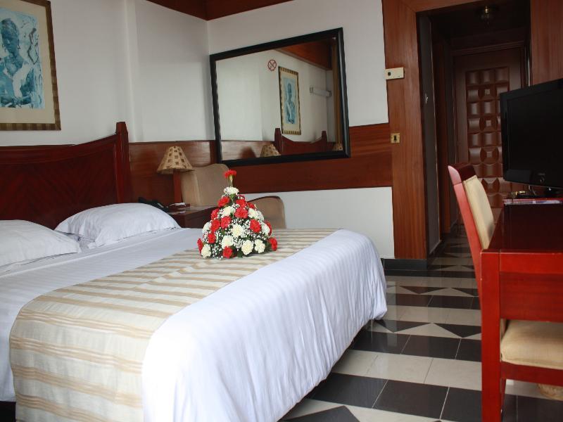 Peacock Hotel ดาร์เอสซาลาม ภายนอก รูปภาพ