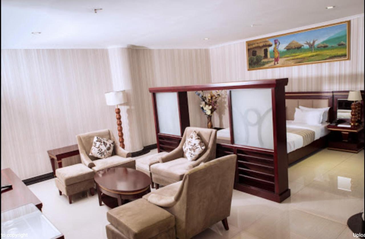 Peacock Hotel ดาร์เอสซาลาม ภายนอก รูปภาพ