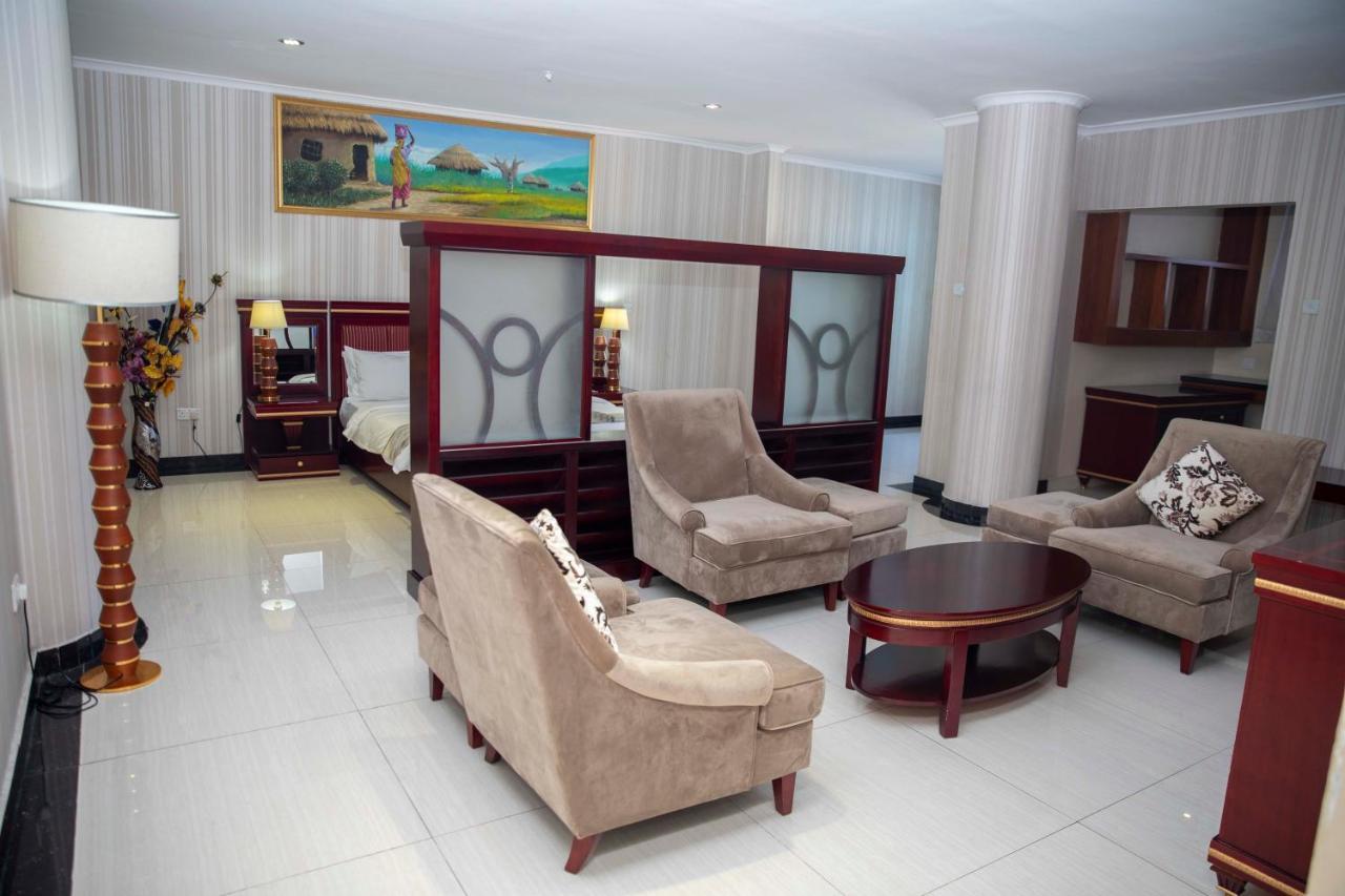 Peacock Hotel ดาร์เอสซาลาม ภายนอก รูปภาพ