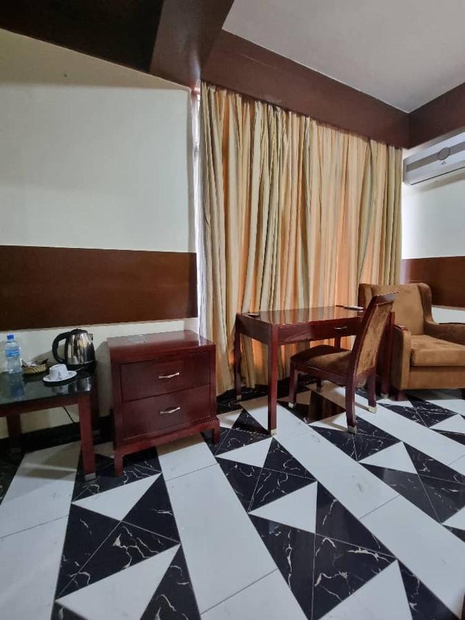 Peacock Hotel ดาร์เอสซาลาม ภายนอก รูปภาพ