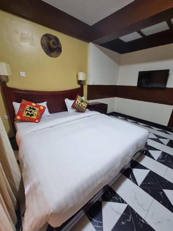 Peacock Hotel ดาร์เอสซาลาม ภายนอก รูปภาพ
