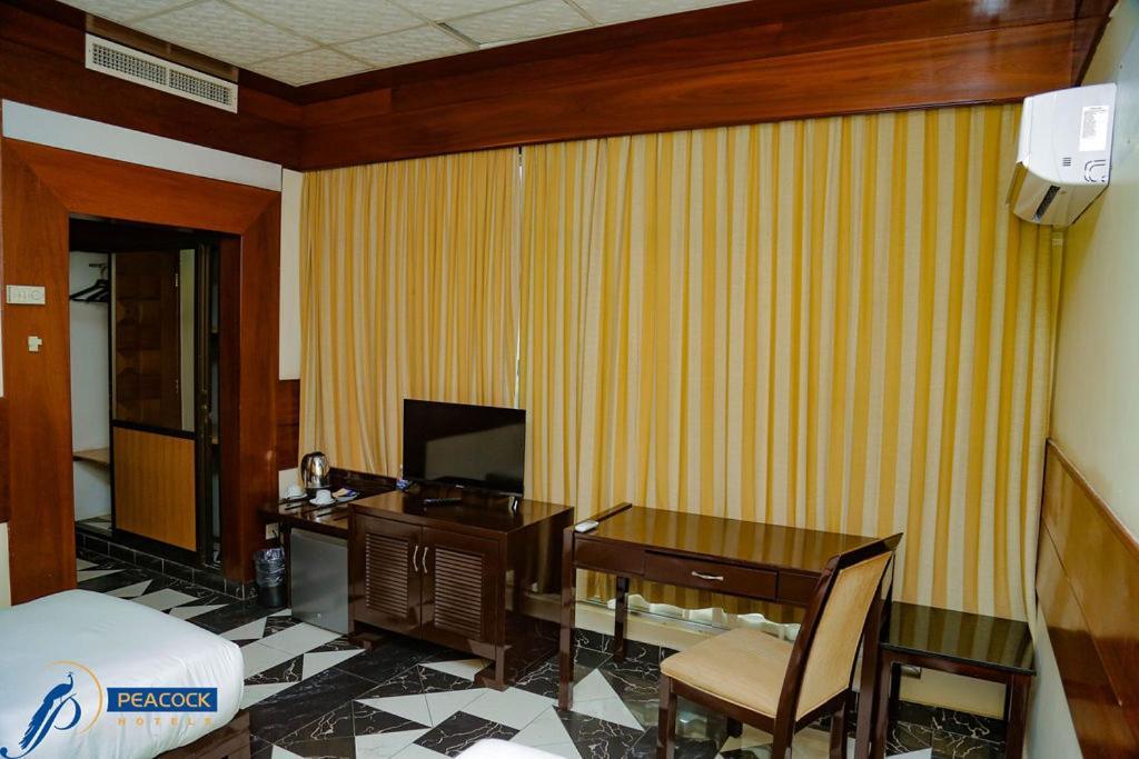 Peacock Hotel ดาร์เอสซาลาม ภายนอก รูปภาพ