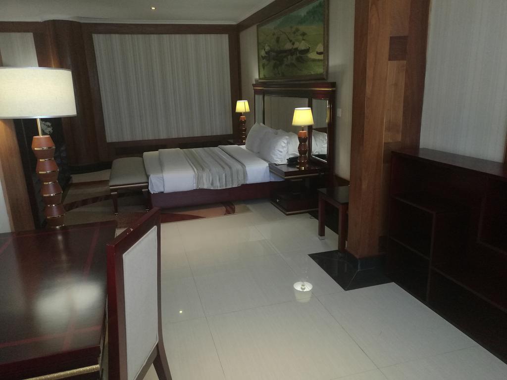 Peacock Hotel ดาร์เอสซาลาม ภายนอก รูปภาพ