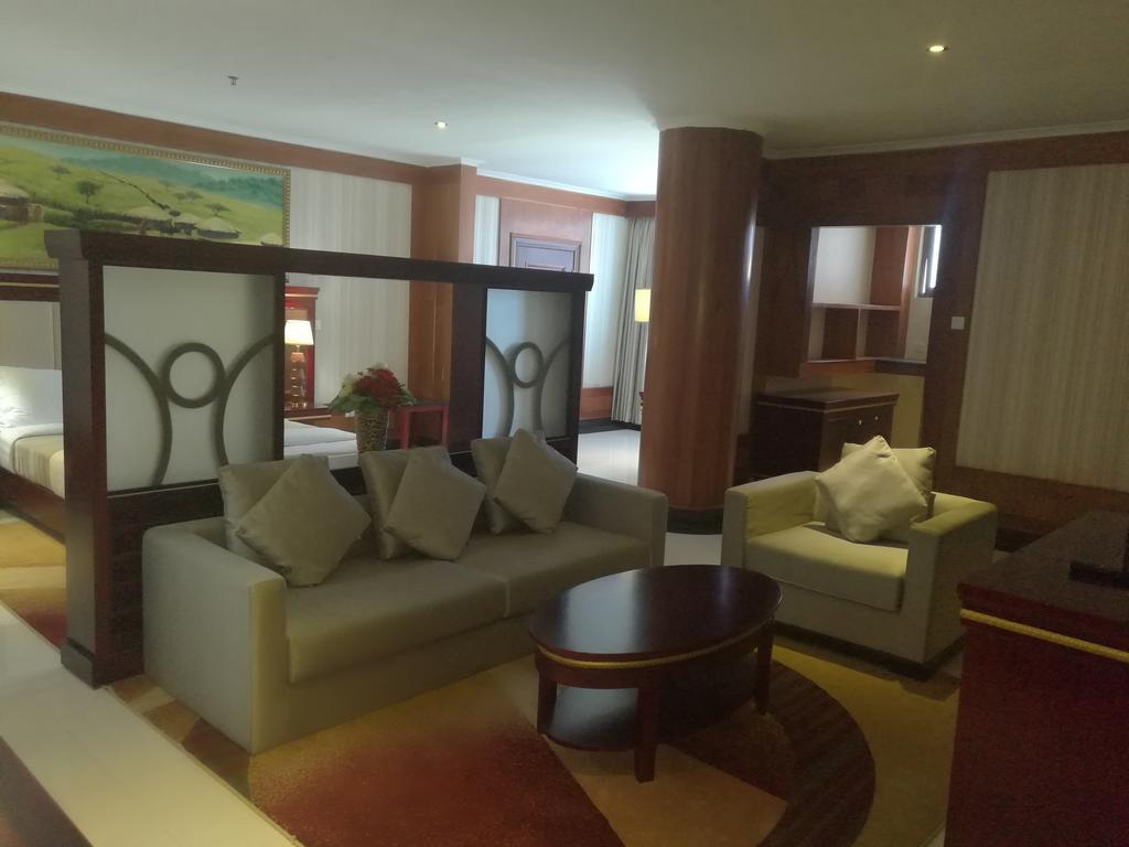 Peacock Hotel ดาร์เอสซาลาม ภายนอก รูปภาพ