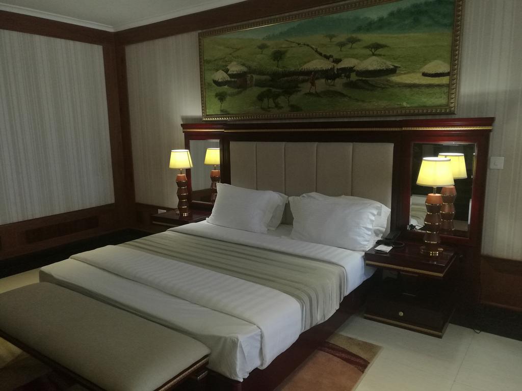 Peacock Hotel ดาร์เอสซาลาม ภายนอก รูปภาพ