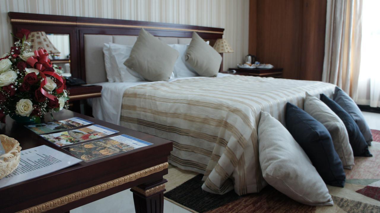 Peacock Hotel ดาร์เอสซาลาม ภายนอก รูปภาพ